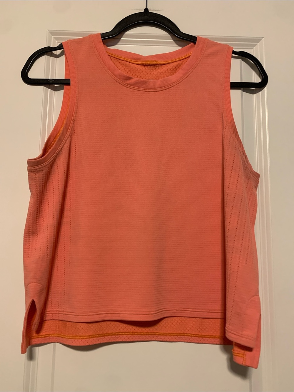 Lululemon Train to Be Tank Sz 6, Orange Soda
Fair Condition, flaws posted